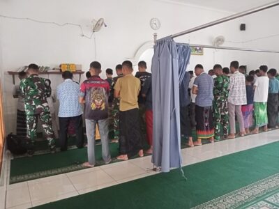 Satgas TMMD Reguler Ke-120 Tahun Kodim 0726/Sukoharjo Laksanakan Shalat Jum’at Bersama Warga