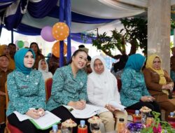 Pastikan ILP Berjalan Baik, Airin Rico Waas Mendampingi Titiek Sugiharti Surya Kunjungi Posyandu Mawar Ganda dan Bunga Asoka I