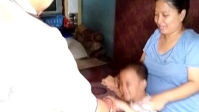 Menjelang Perayaan Tahun Baru Imlek 2577, Wong Chun Sen Menyalurkan Bantuan bagi Sejumlah Balita yang Mengalami Stunting