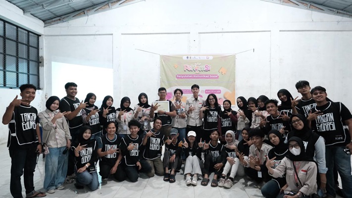 Bergotong Royong, Mahasiswa dan Warga Gongsol Bangun Desa Sehat dan Berwawasan Lingkungan